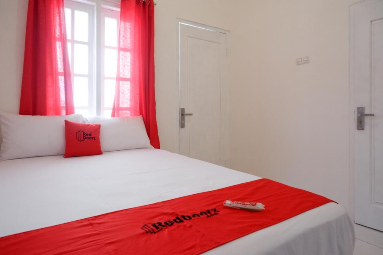 Reddoorz Near Ums Hotel