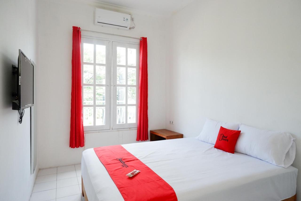 Reddoorz Near Ums Hotel