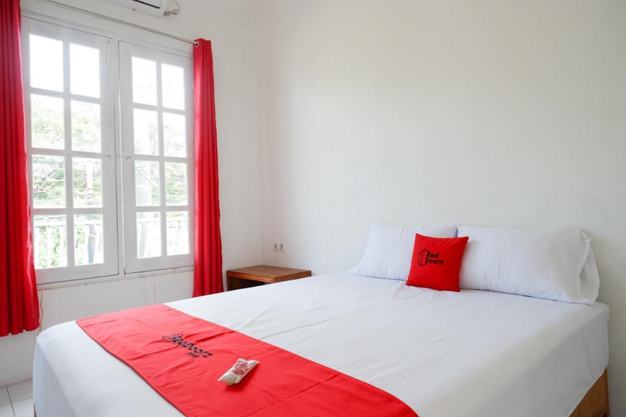 Hotel Reddoorz Near Ums