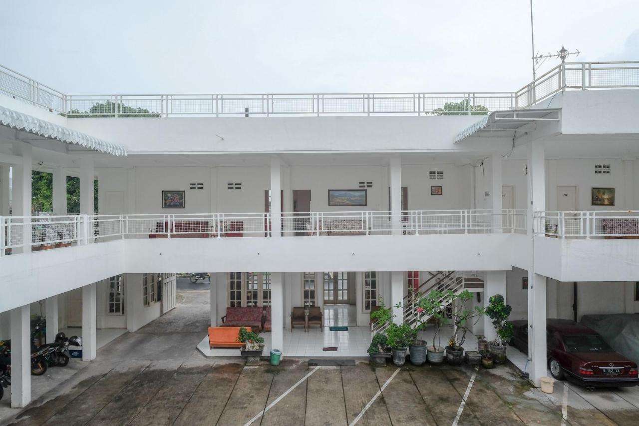 Hotel Reddoorz Near Ums 3*